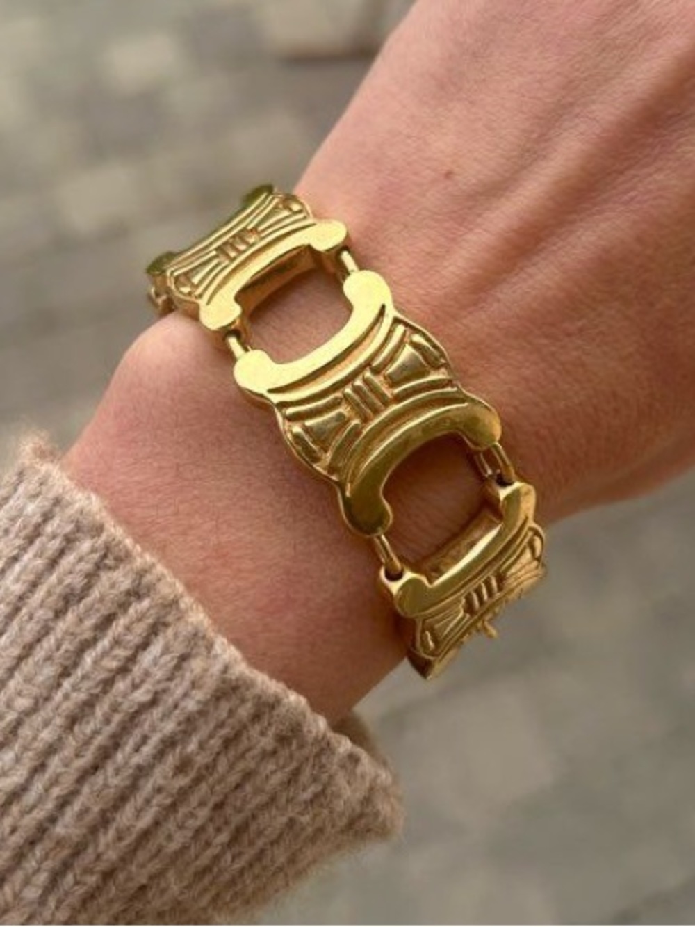 Celine -extremely rare- Vintage Toggle Triomphe Bracelet in Gold